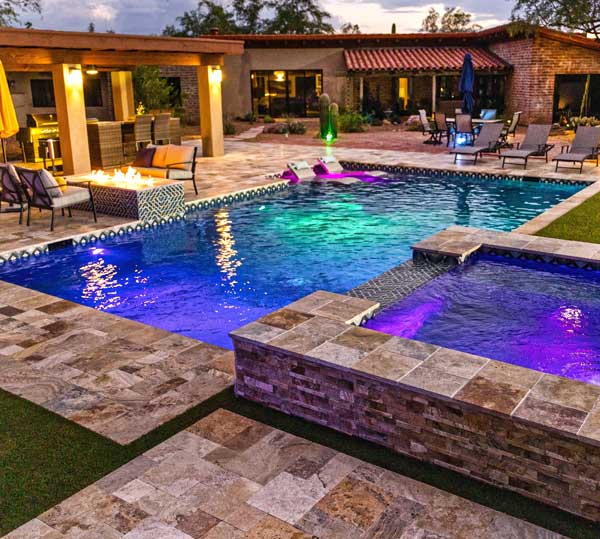 picture of a luxury pool with spa in Tucson, AZ